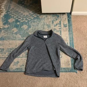 Selling a MEDIUM SIZE MEN sweater from Old Navy. 10/10 condition.